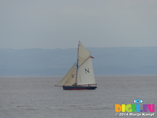 FZ005282 Sailboat in Bristol Channel